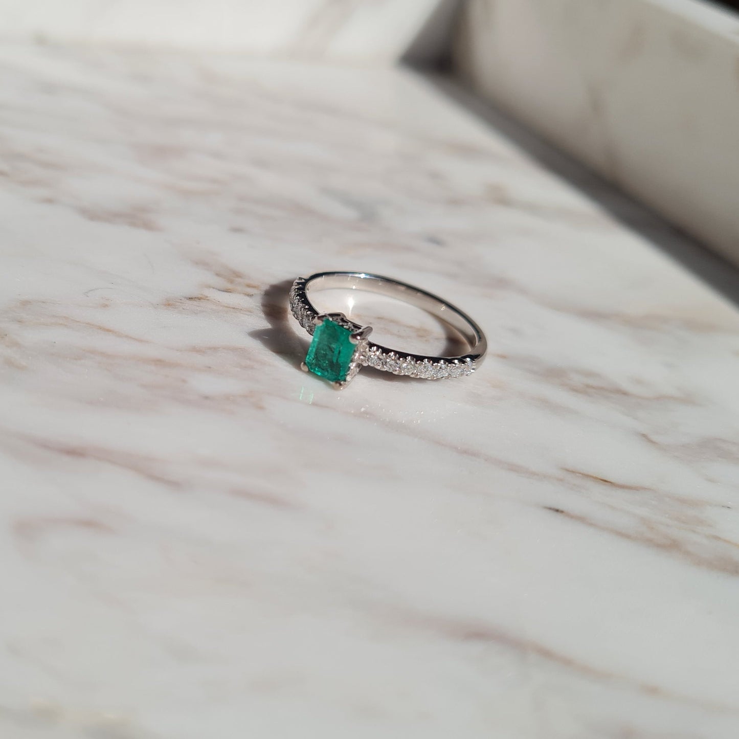 Anillo esmeralda