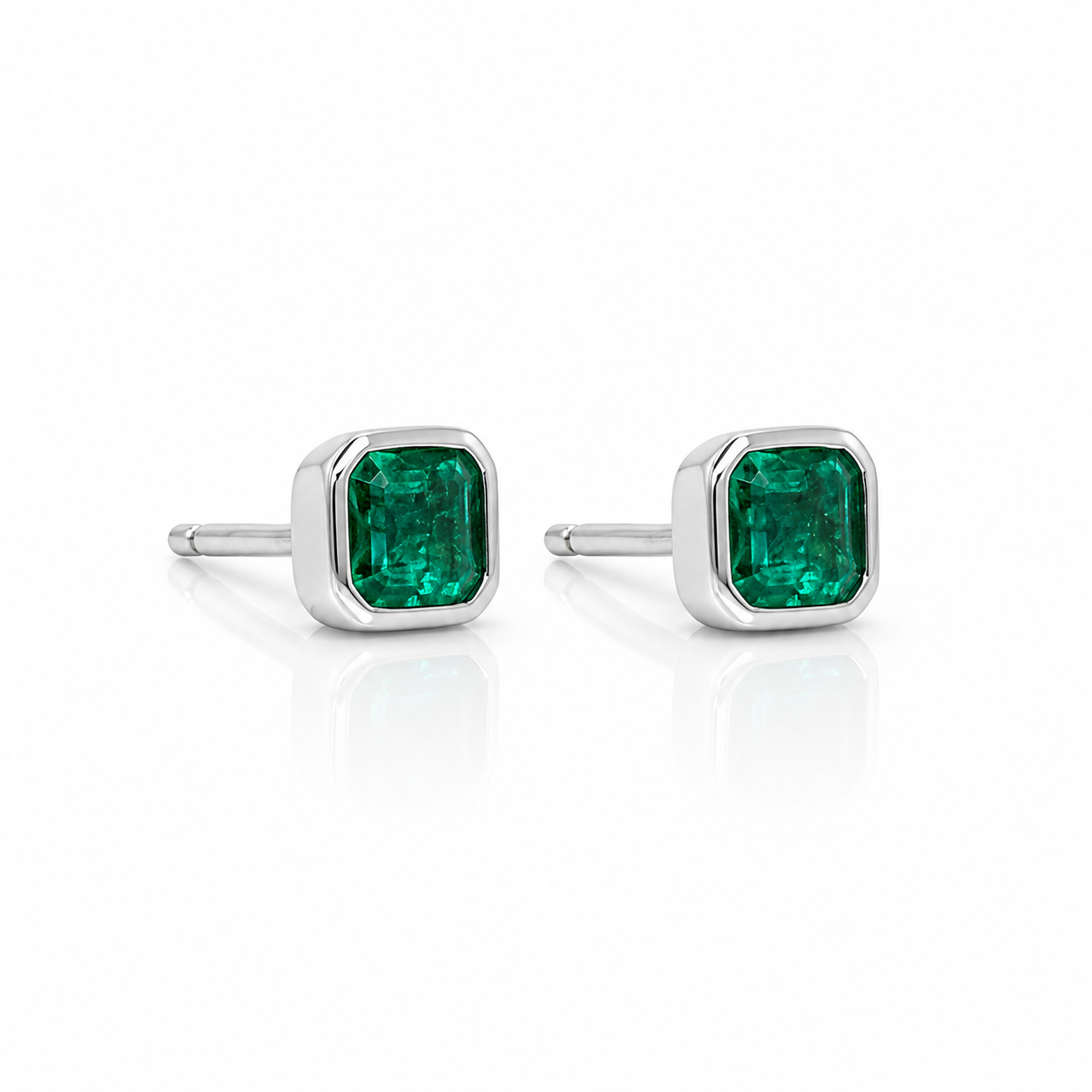 Emerald Studs 0,59cts