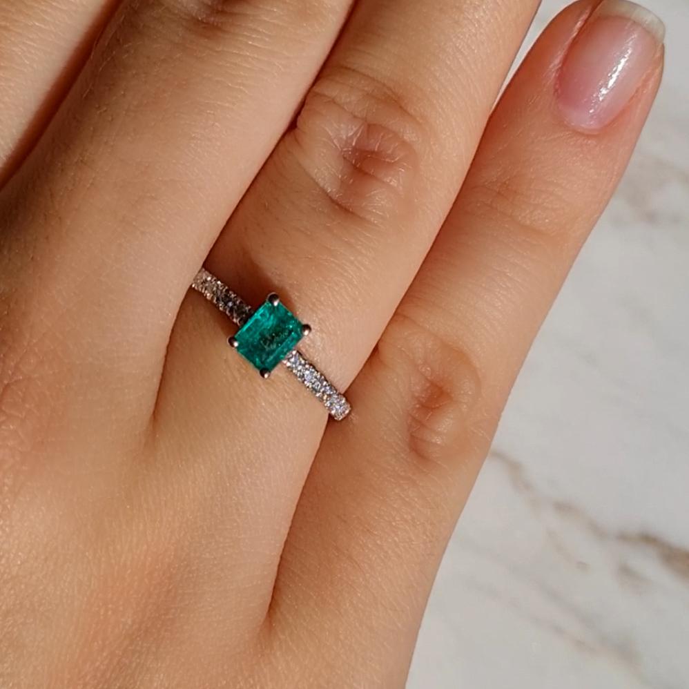 Anillo esmeralda