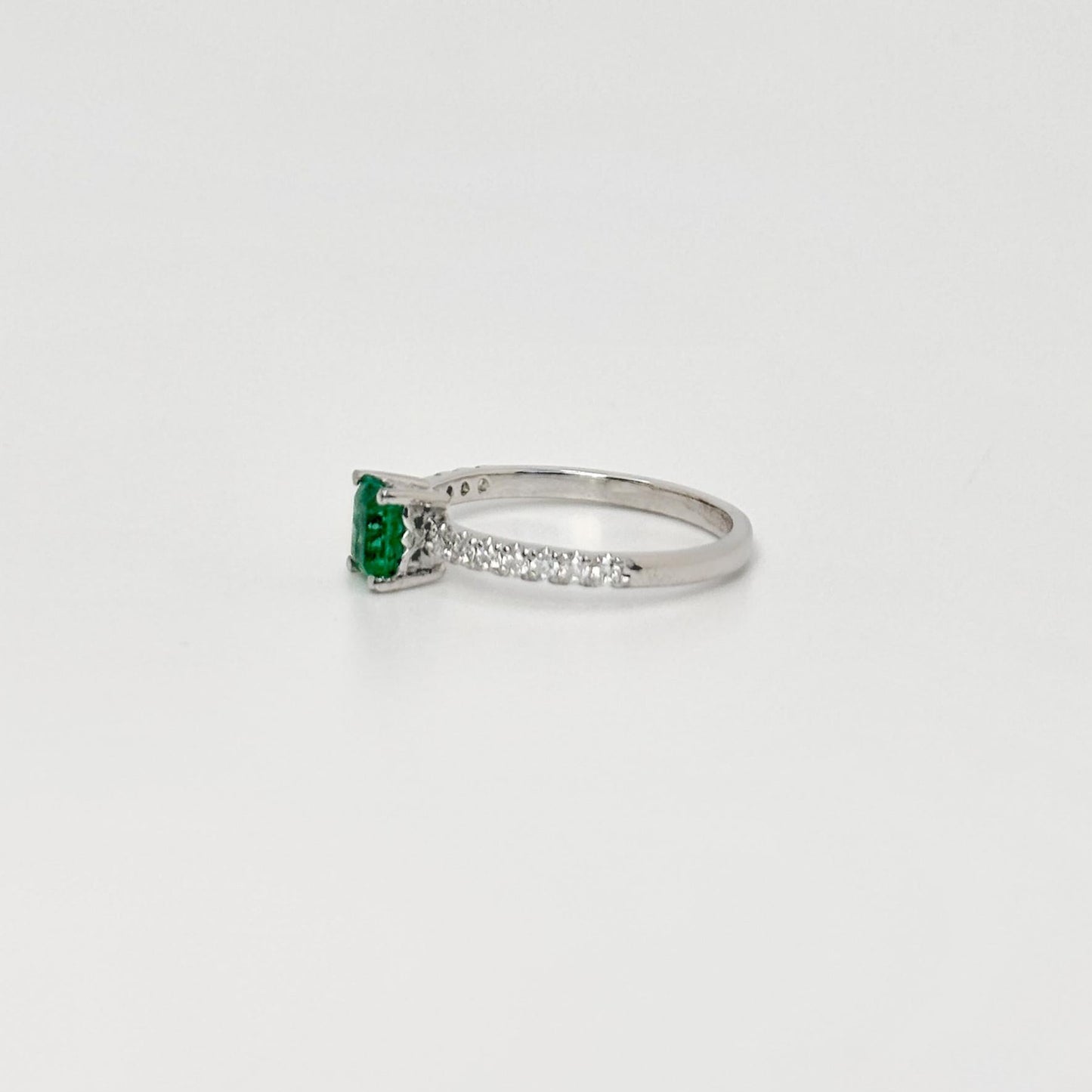 Anillo esmeralda